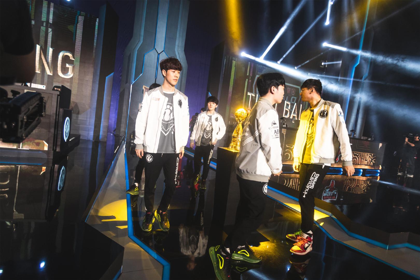 村勇辉获双 村勇辉获双